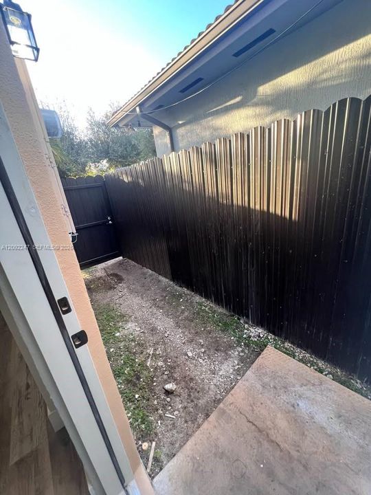 В аренду: $1,200 (1 спален, 1 ванн, 2243 Квадратных фут)