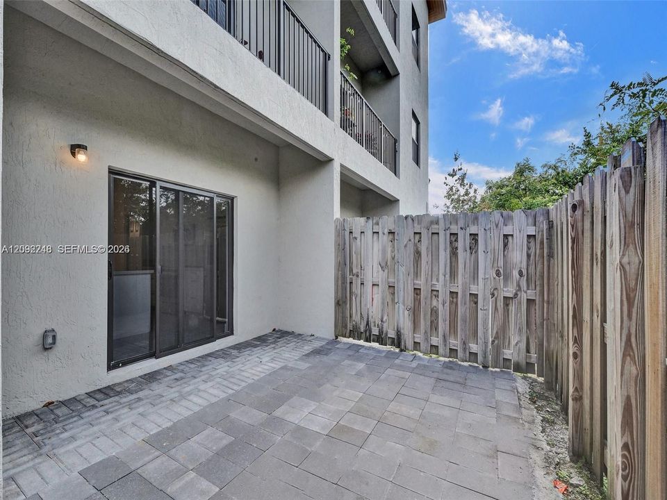 En Venta: $465,000 (2 camas, 2 baños, 1072 Pies cuadrados)