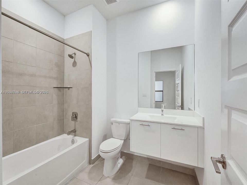 En Venta: $465,000 (2 camas, 2 baños, 1072 Pies cuadrados)