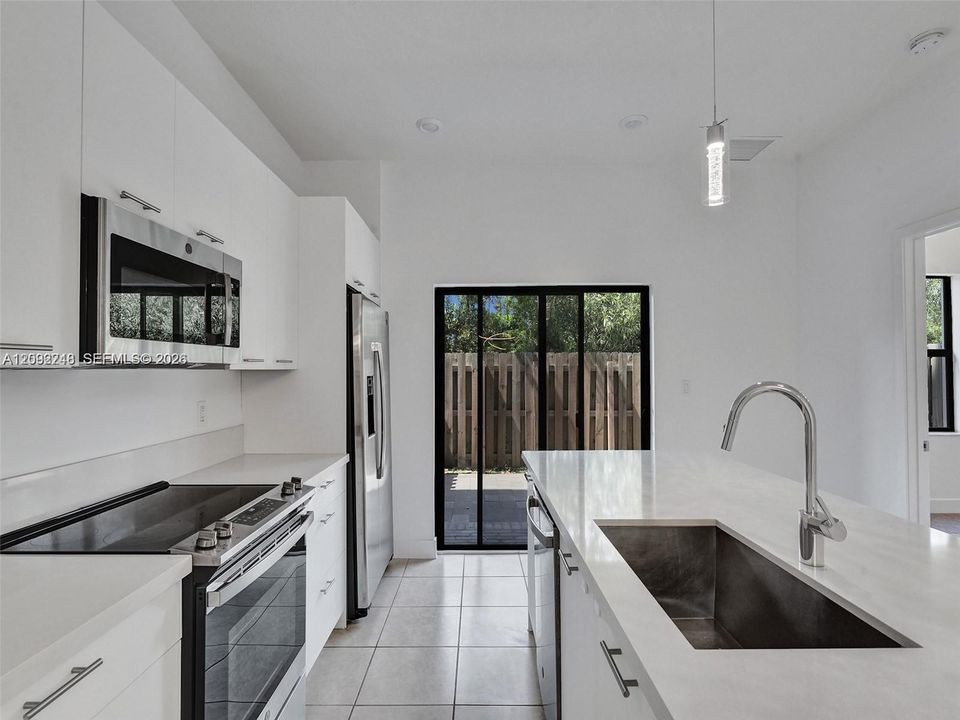 En Venta: $465,000 (2 camas, 2 baños, 1072 Pies cuadrados)