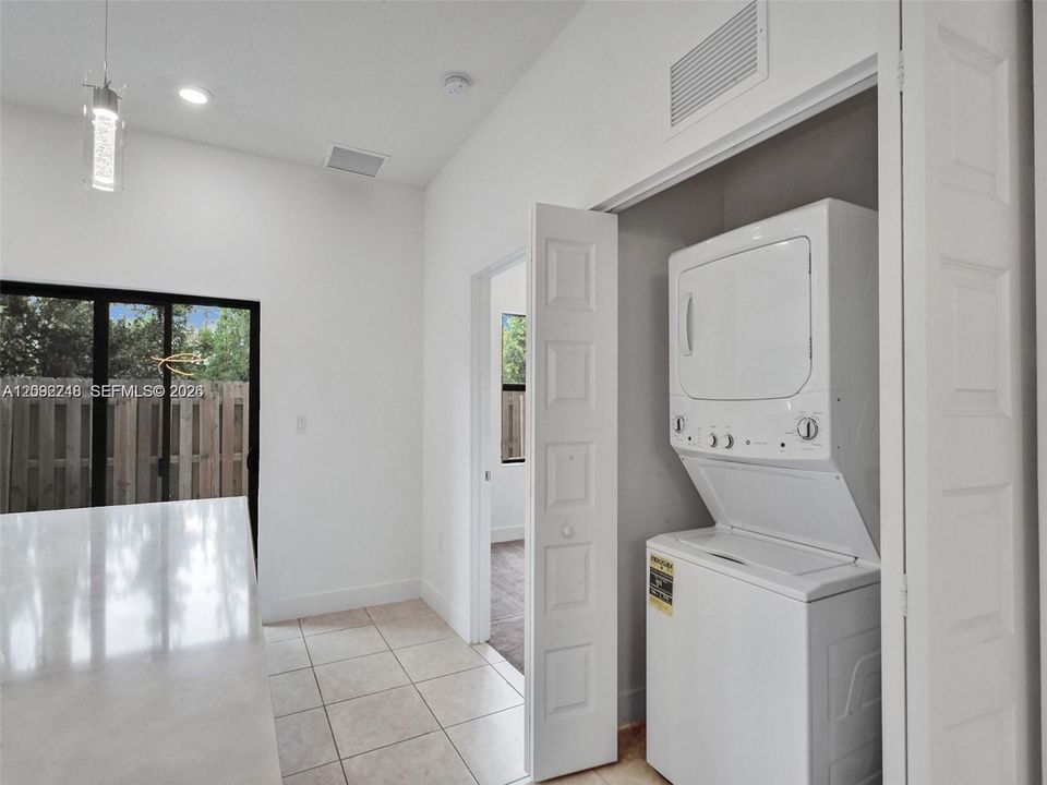 En Venta: $465,000 (2 camas, 2 baños, 1072 Pies cuadrados)