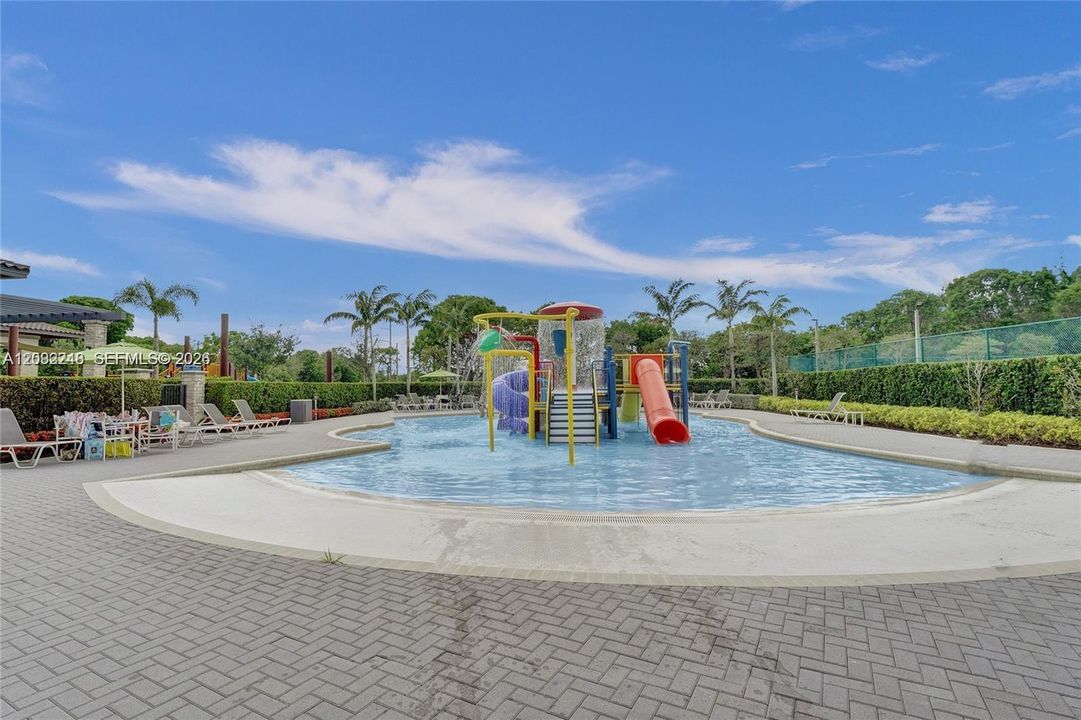 En Venta: $465,000 (2 camas, 2 baños, 1072 Pies cuadrados)