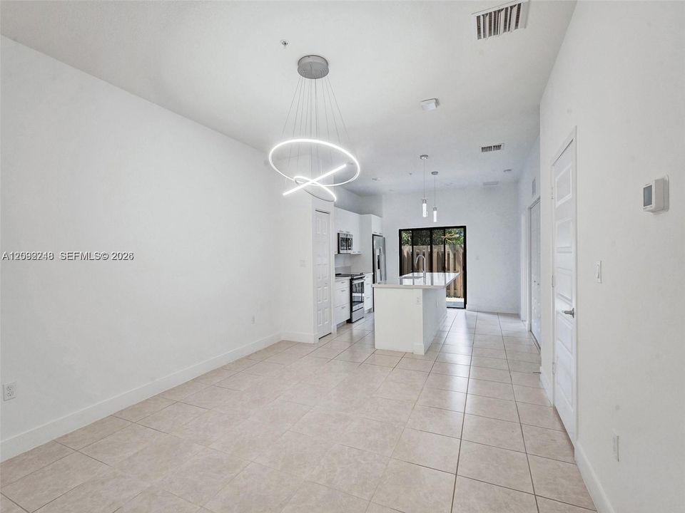 En Venta: $465,000 (2 camas, 2 baños, 1072 Pies cuadrados)