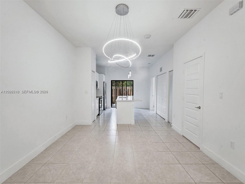 En Venta: $465,000 (2 camas, 2 baños, 1072 Pies cuadrados)