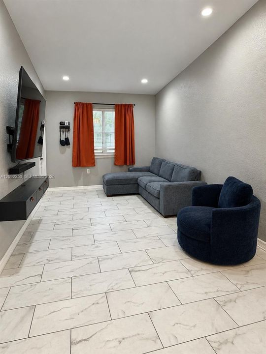 В аренду: $2,300 (2 спален, 2 ванн, 822 Квадратных фут)