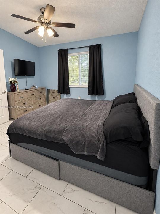 В аренду: $2,300 (2 спален, 2 ванн, 822 Квадратных фут)