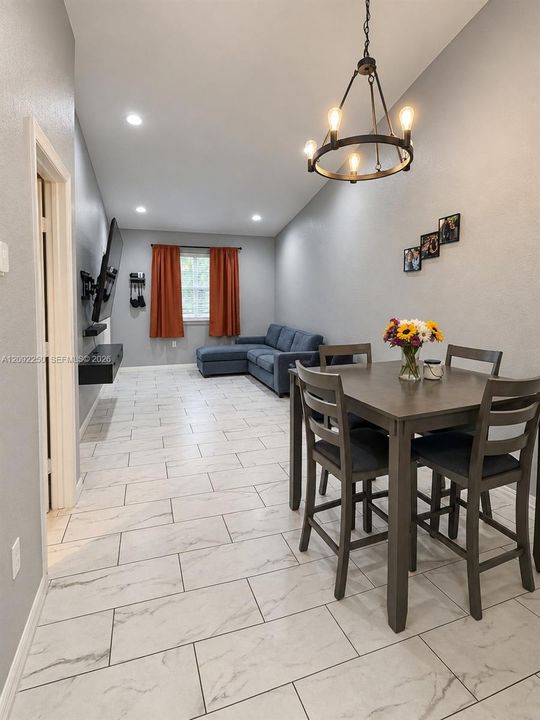 В аренду: $2,300 (2 спален, 2 ванн, 822 Квадратных фут)