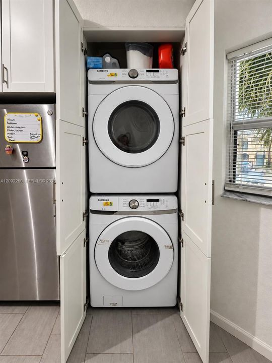 В аренду: $2,300 (2 спален, 2 ванн, 822 Квадратных фут)
