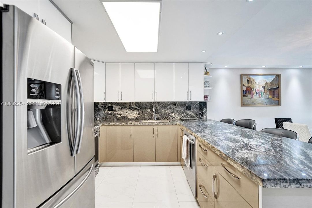 For Sale: $429,000 (1 beds, 1 baths, 896 Square Feet)