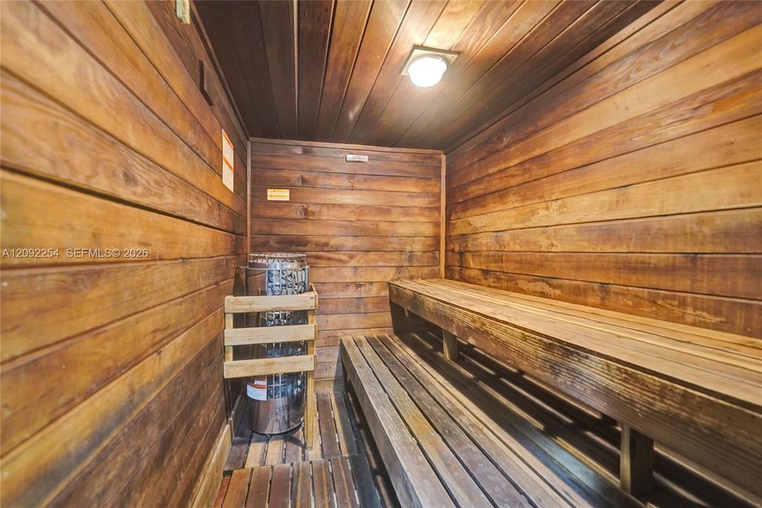 For Sale: $429,000 (1 beds, 1 baths, 896 Square Feet)