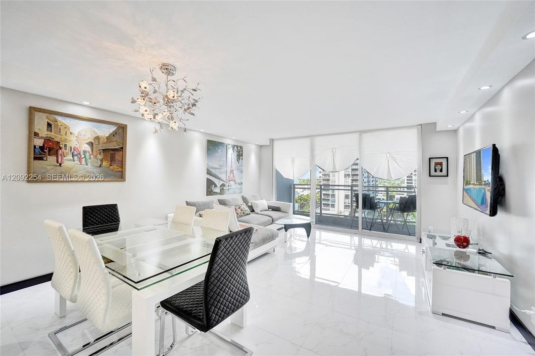 For Sale: $429,000 (1 beds, 1 baths, 896 Square Feet)