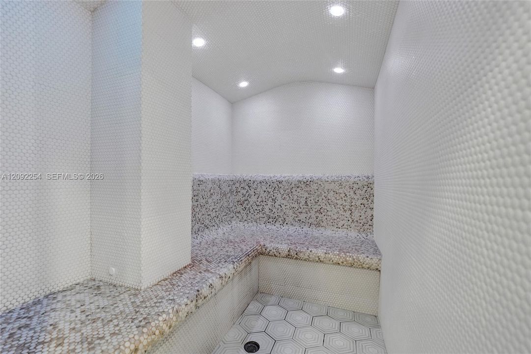 For Sale: $429,000 (1 beds, 1 baths, 896 Square Feet)