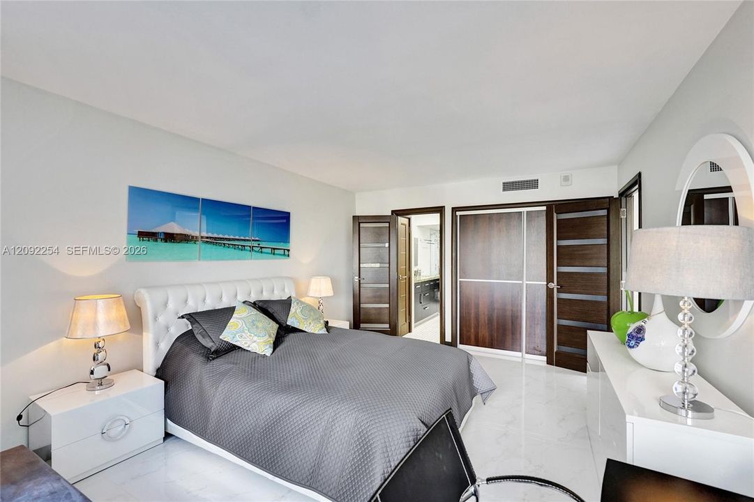 For Sale: $429,000 (1 beds, 1 baths, 896 Square Feet)