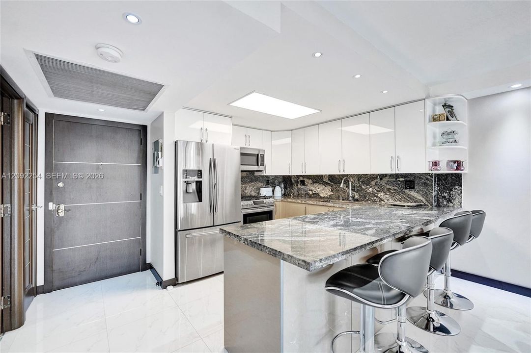 For Sale: $429,000 (1 beds, 1 baths, 896 Square Feet)