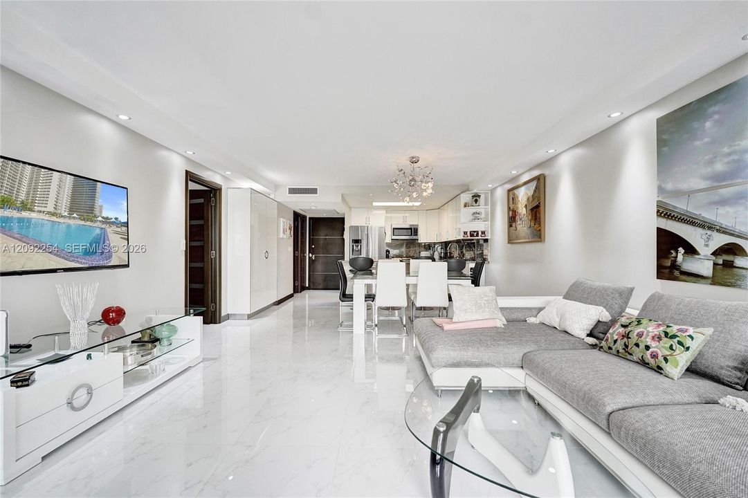 For Sale: $429,000 (1 beds, 1 baths, 896 Square Feet)