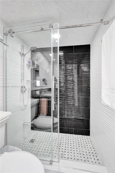 For Sale: $429,000 (1 beds, 1 baths, 896 Square Feet)