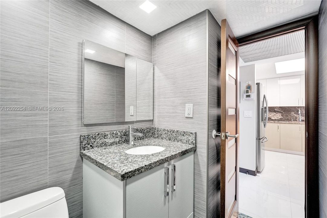 For Sale: $429,000 (1 beds, 1 baths, 896 Square Feet)