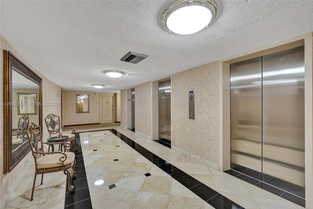 For Sale: $429,000 (1 beds, 1 baths, 896 Square Feet)