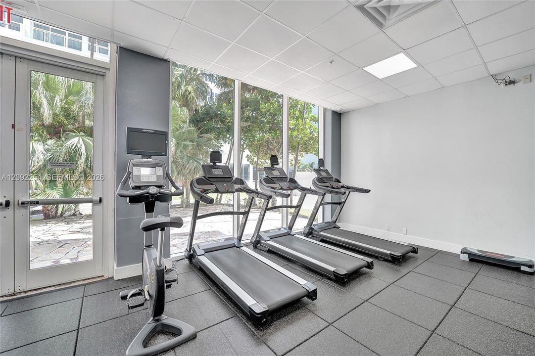 For Sale: $429,000 (1 beds, 1 baths, 896 Square Feet)