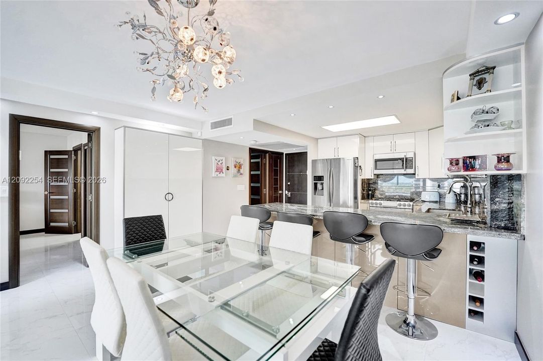 For Sale: $429,000 (1 beds, 1 baths, 896 Square Feet)