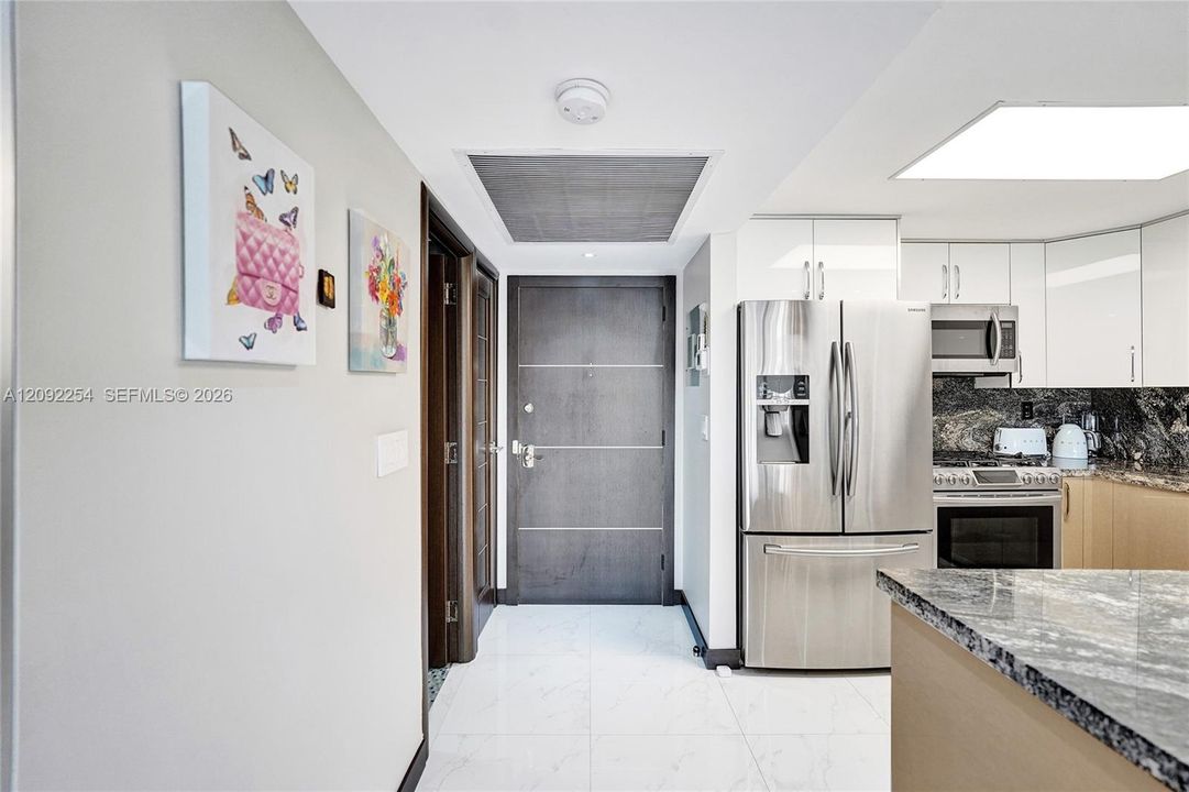 For Sale: $429,000 (1 beds, 1 baths, 896 Square Feet)