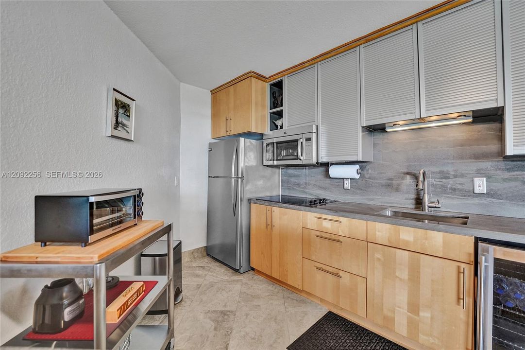 На продажу: $385,000 (2 спален, 1 ванн, 1153 Квадратных фут)