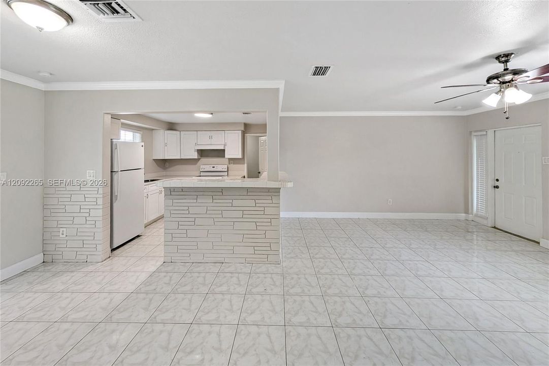 En Venta: $380,000 (2 camas, 2 baños, 936 Pies cuadrados)