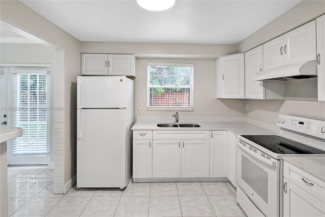 En Venta: $380,000 (2 camas, 2 baños, 936 Pies cuadrados)
