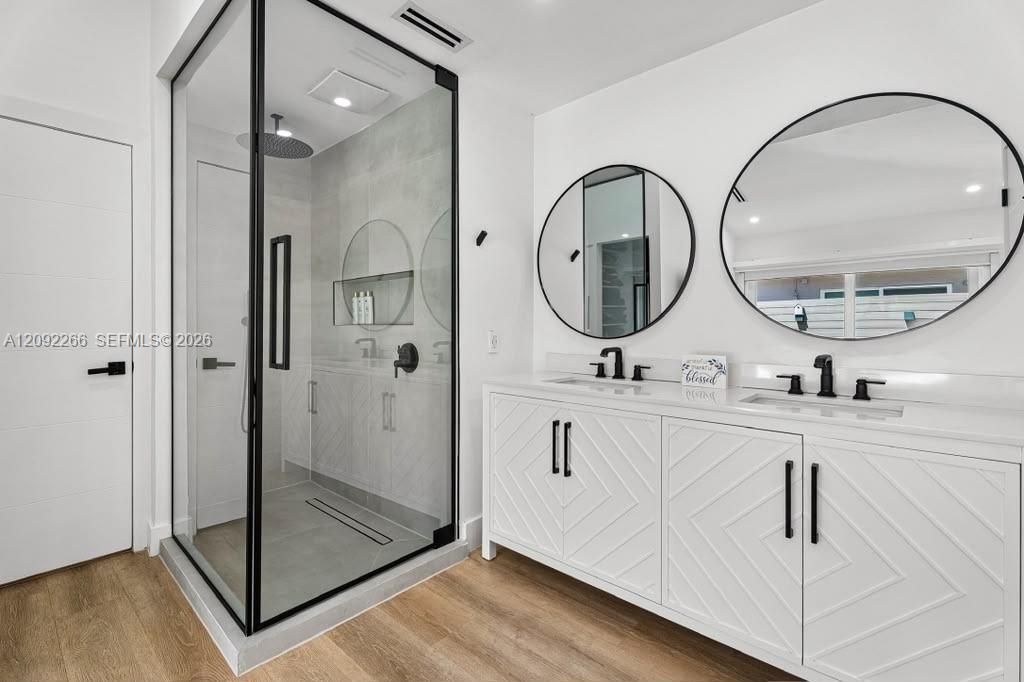 For Sale: $730,000 (3 beds, 2 baths, 1219 Square Feet)