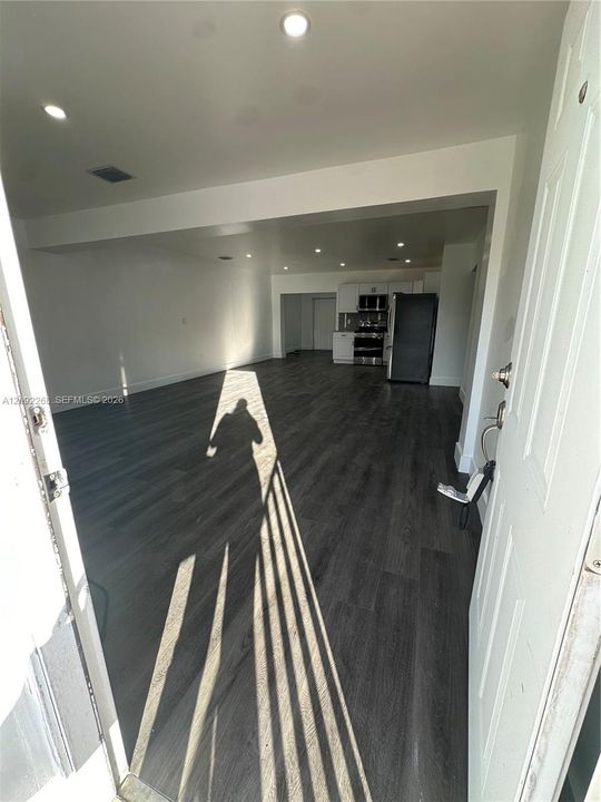 For Rent: $3,300 (3 beds, 2 baths, 2073 Square Feet)