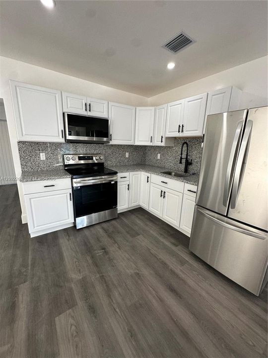 For Rent: $3,300 (3 beds, 2 baths, 2073 Square Feet)