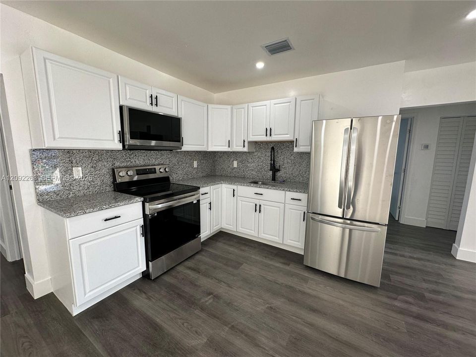 For Rent: $3,300 (3 beds, 2 baths, 2073 Square Feet)