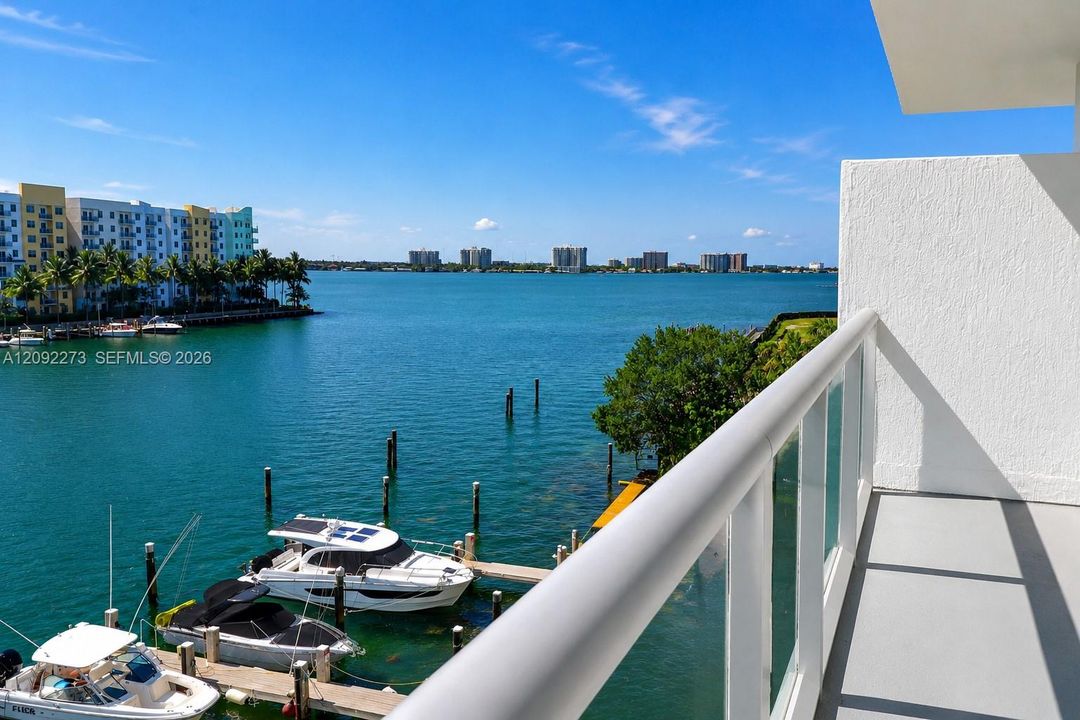 For Rent: $3,250 (2 beds, 2 baths, 828 Square Feet)