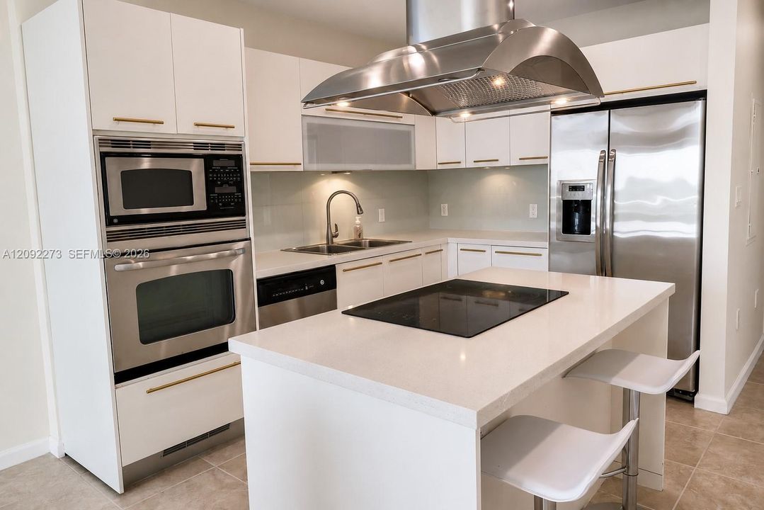 For Rent: $3,250 (2 beds, 2 baths, 828 Square Feet)