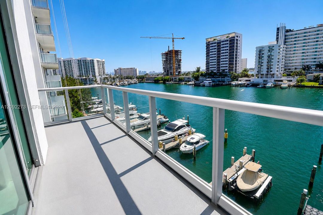 For Rent: $3,250 (2 beds, 2 baths, 828 Square Feet)