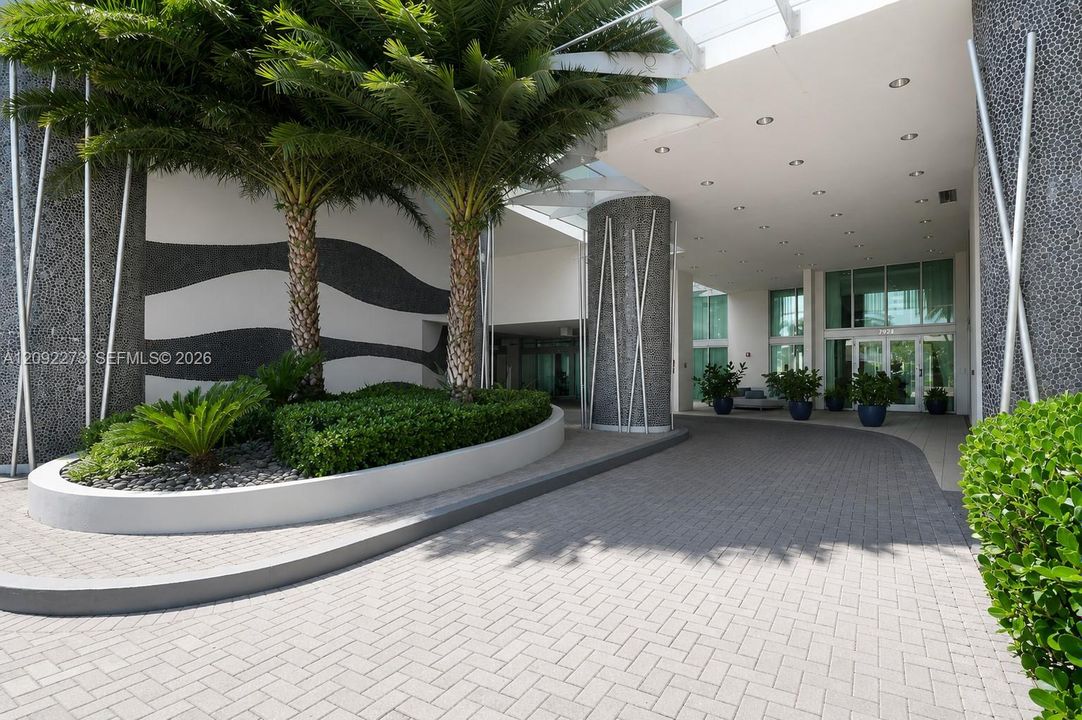 For Rent: $3,250 (2 beds, 2 baths, 828 Square Feet)