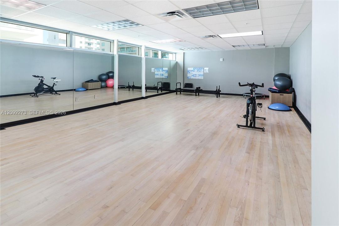 For Rent: $3,250 (2 beds, 2 baths, 828 Square Feet)