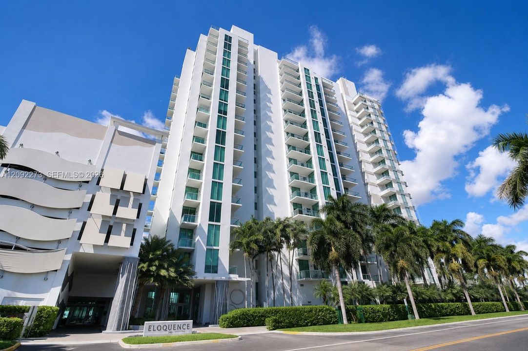 For Rent: $3,250 (2 beds, 2 baths, 828 Square Feet)