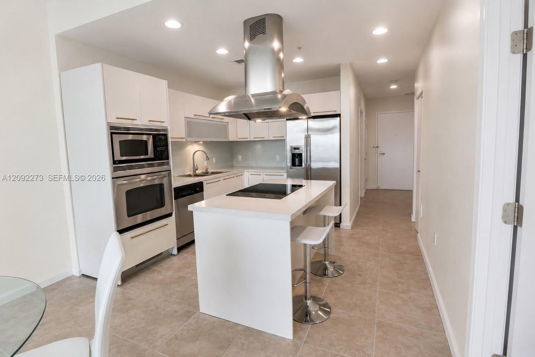 For Rent: $3,250 (2 beds, 2 baths, 828 Square Feet)