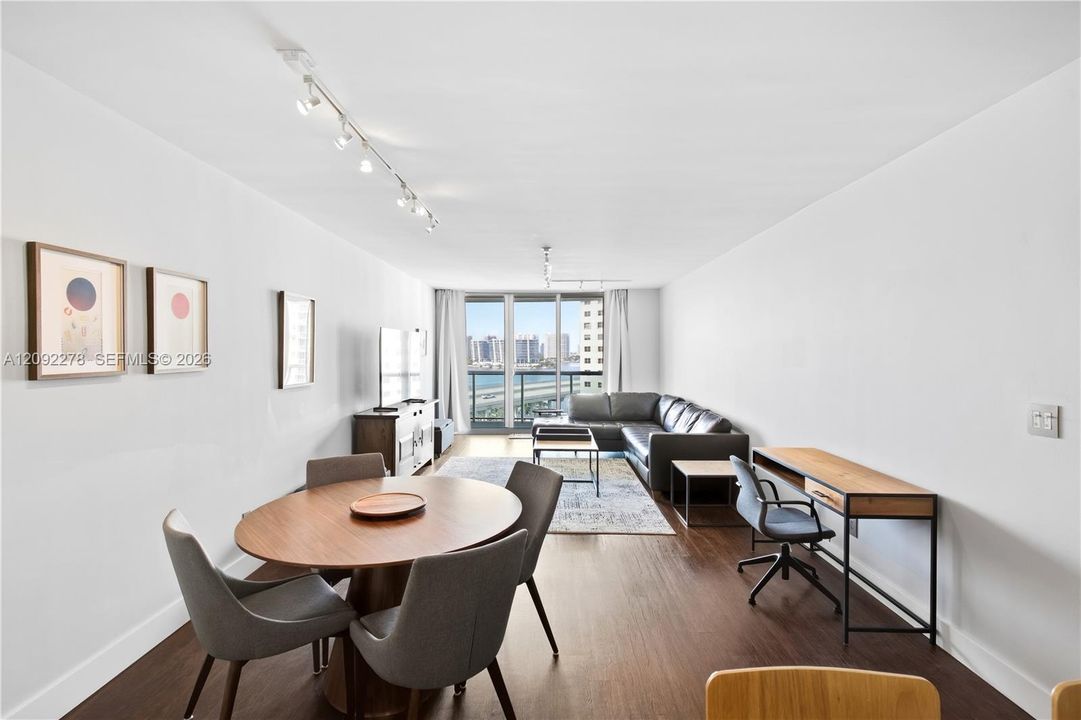 For Rent: $3,500 (1 beds, 1 baths, 1005 Square Feet)