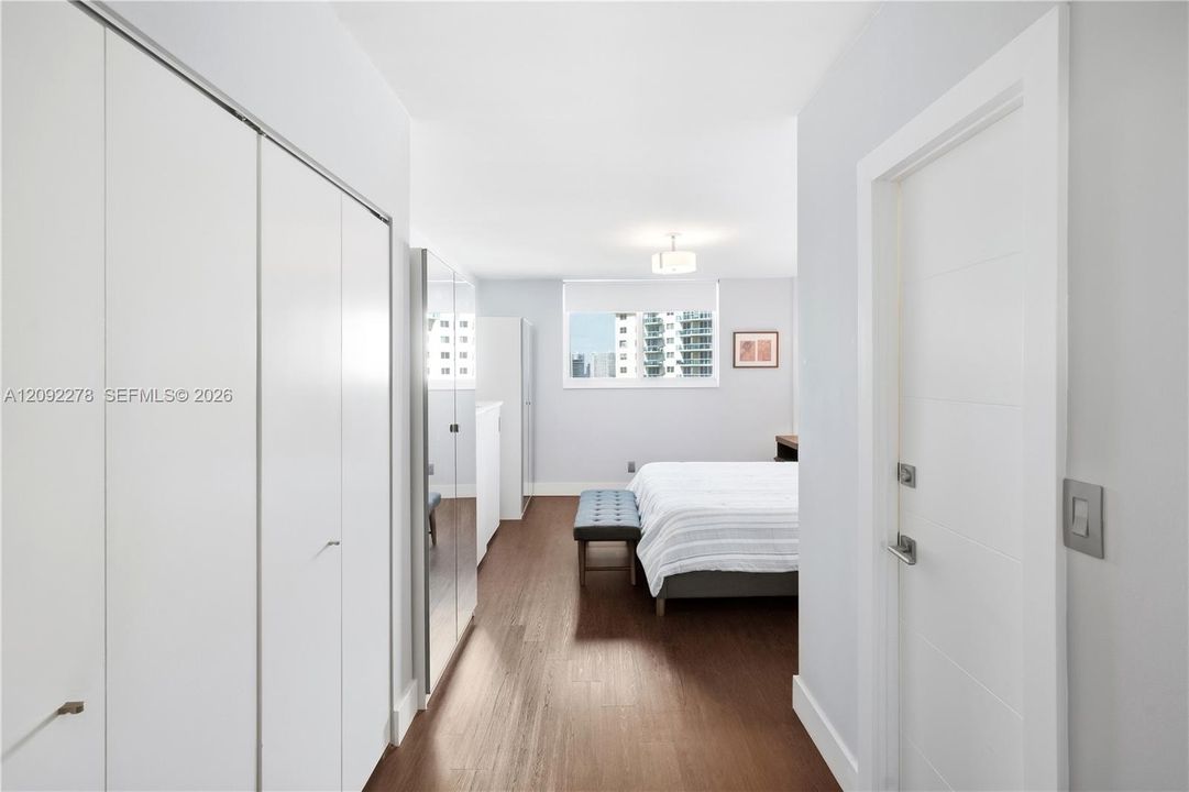 For Rent: $3,500 (1 beds, 1 baths, 1005 Square Feet)