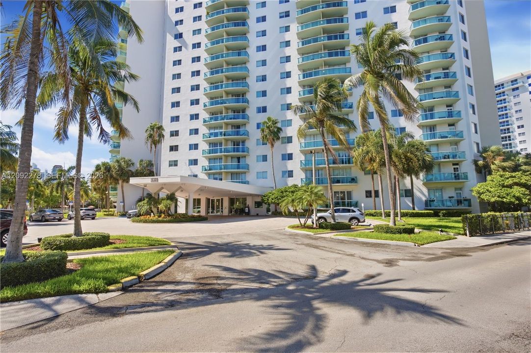 For Rent: $3,500 (1 beds, 1 baths, 1005 Square Feet)
