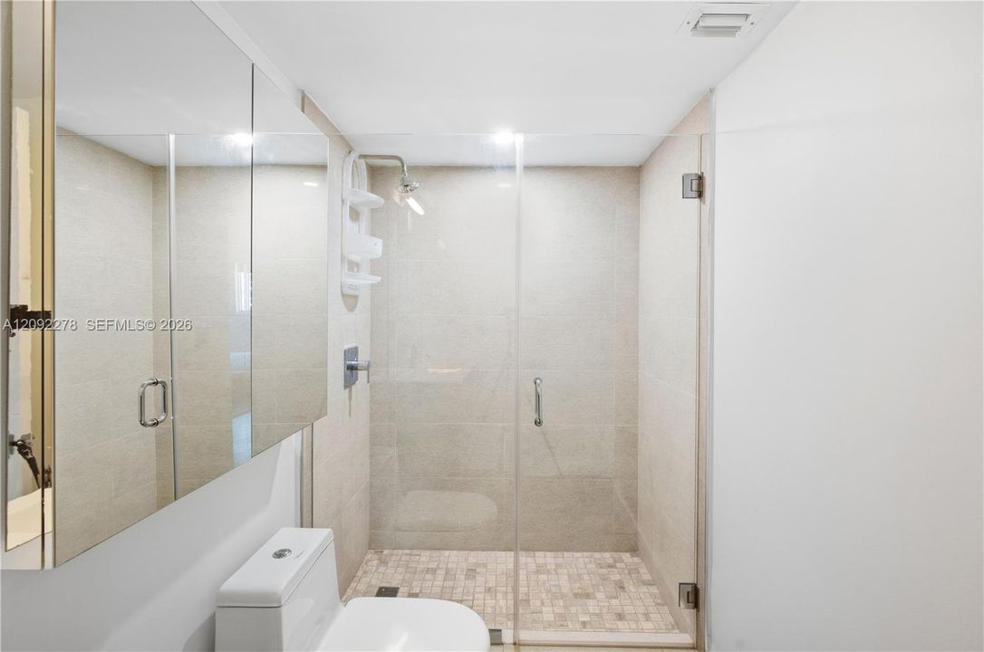 For Rent: $3,500 (1 beds, 1 baths, 1005 Square Feet)