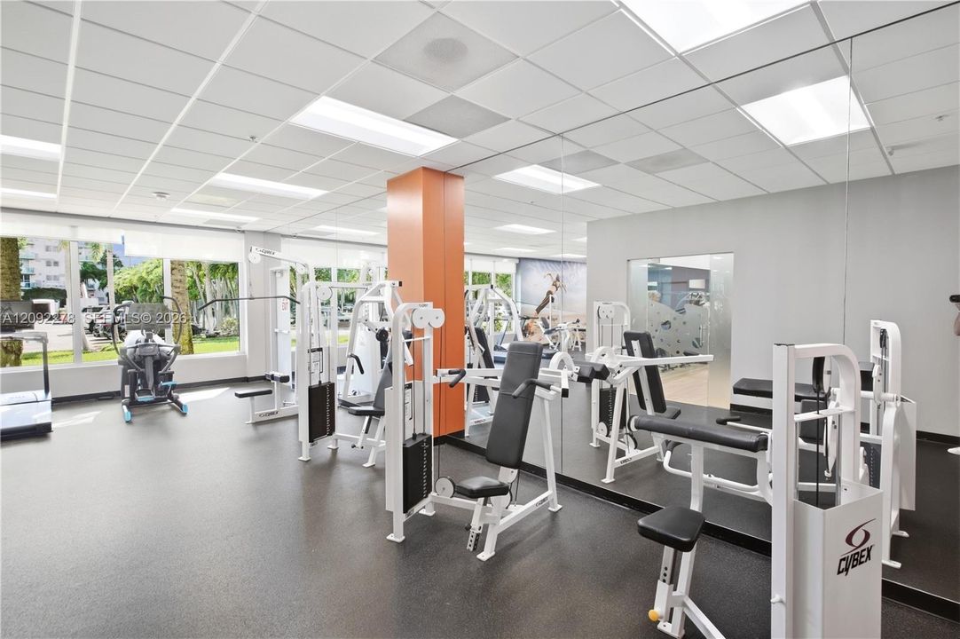 For Rent: $3,500 (1 beds, 1 baths, 1005 Square Feet)