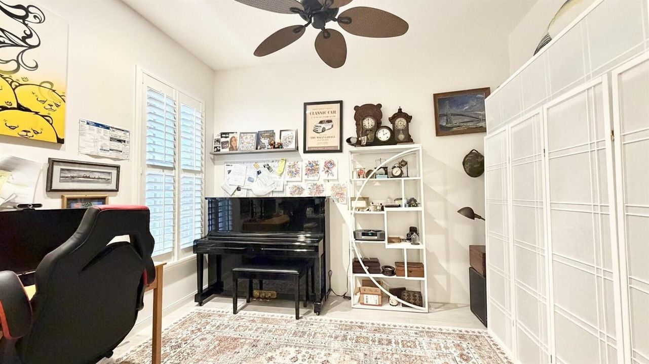 Office W/Murphy Bed