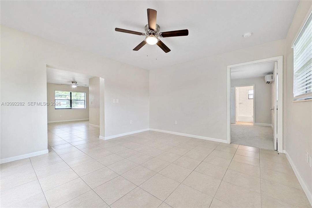 En Venta: $615,000 (4 camas, 2 baños, 1766 Pies cuadrados)
