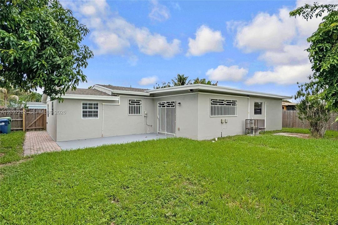 En Venta: $615,000 (4 camas, 2 baños, 1766 Pies cuadrados)