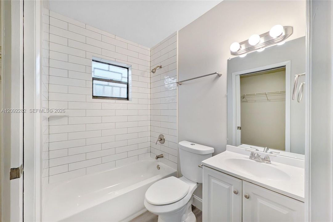 En Venta: $615,000 (4 camas, 2 baños, 1766 Pies cuadrados)