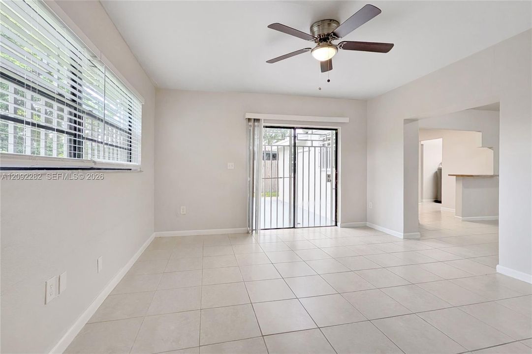 En Venta: $615,000 (4 camas, 2 baños, 1766 Pies cuadrados)