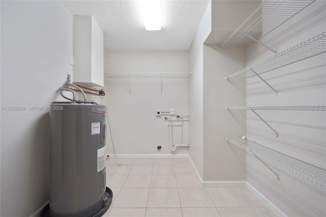 En Venta: $615,000 (4 camas, 2 baños, 1766 Pies cuadrados)